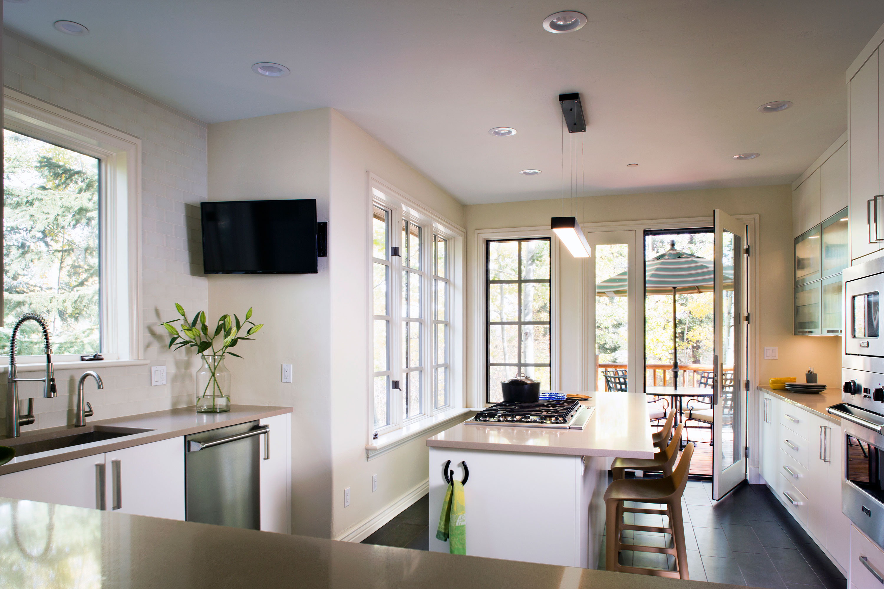 Modern-Euro_Kitchen_Cascade_3